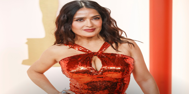 La mexicana Salma Hayek se roba las miradas en los Premios Oscar 2023