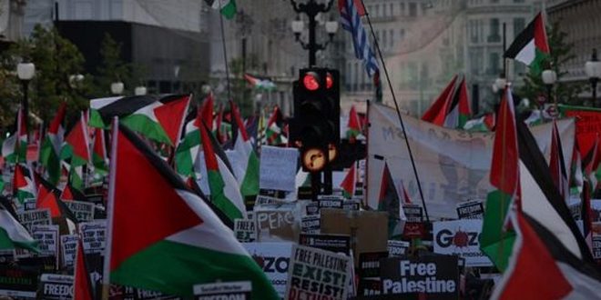 Masiva protesta en favor de Palestina frente a las sedes de la BBC y la Cámara de los Comunes en Londres