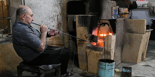 Soplado de vidrio, una auténtica artesanía siria