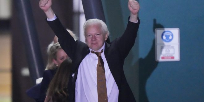 Julian Assange libre tras sellar acuerdo de culpabilidad