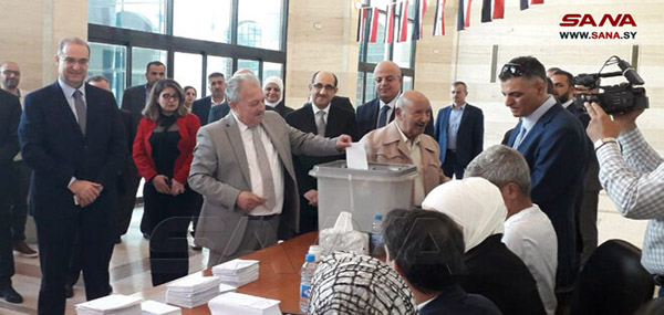 Primer Ministro y Canciller votan en las elecciones parlamentarias (+ fotos)