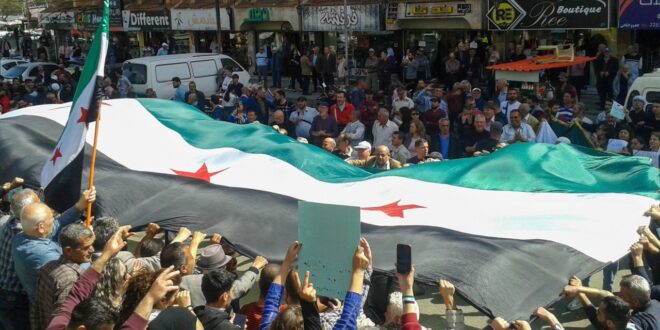 Celebran en Sweida 14º aniversario de la Revolución Siria