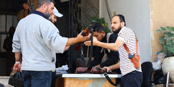 Seguridad General recibe armas en las localidades de Sahnaya y Ashrafieh Sahnaya, Damasco-campo