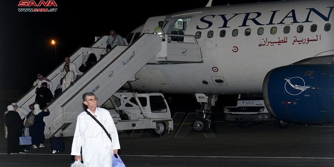 بازگشت حجاج سوری به وطن پس از انجام مناسک حج با هواپیمای شرکت هواپیمایی سوریه