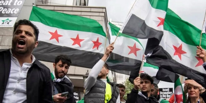 Suriye’ye Yönelik Saldırıları Protesto Etmek İçin Onlarca Kişi Londra’daki İsrail Büyükelçiliği Önünde Gösteri Düzenledi