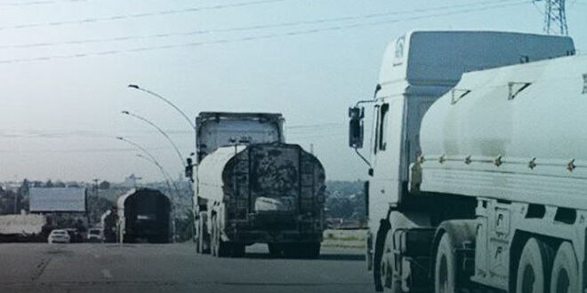 Vatandaşların İhtiyaçlarını Karşılamak Amacıyla Mazot Ve Benzin Taşıyan 16 Tanker Süveyda’ya Ulaştı